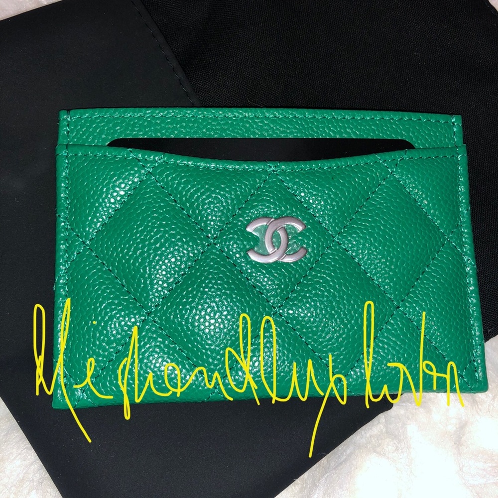 Authentic Chanel caviar green card holder SHW
